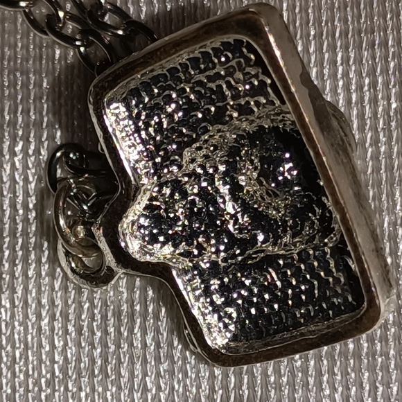 Photographers bling silver tone camera pendant with rhinestone lens. - Picture 6 of 6